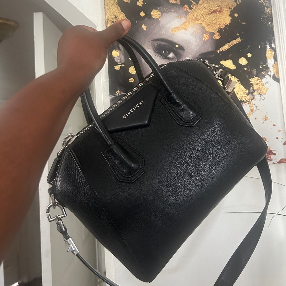 Medium Antigona bag in grained leather